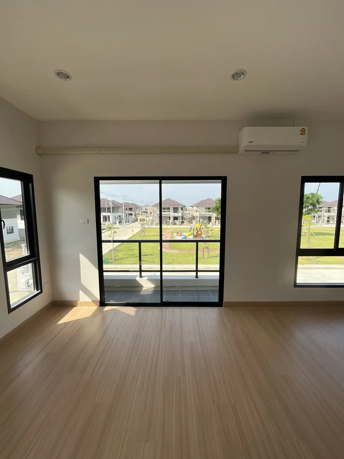 Bedroom connected to a balcony
